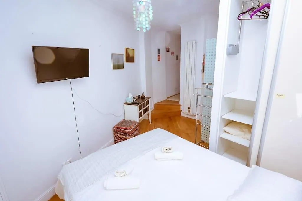 Old Town Bohemian Apartment With Green Terrace Bucharest